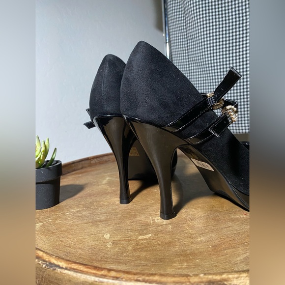 Riverdale Veronica Pearl Buckle Mary Jane Heels Hot Topic Exclusive - Picture 6 of 9